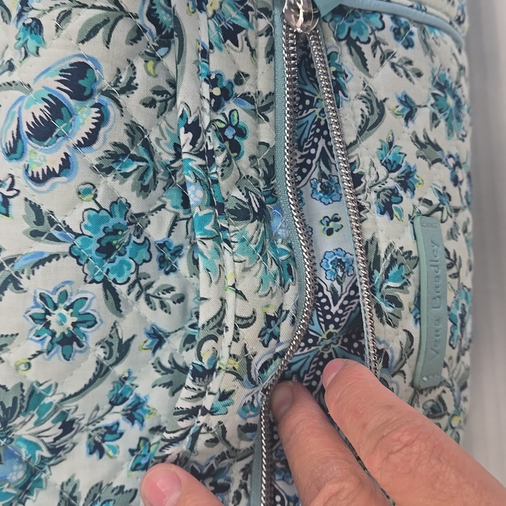Vera Bradley | Iconic Small Travel Duffel Cloud Vine - Picture 7 of 10